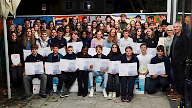 Gruppenfoto der am 25. Oktober 2025 geehrten Jugendlichen